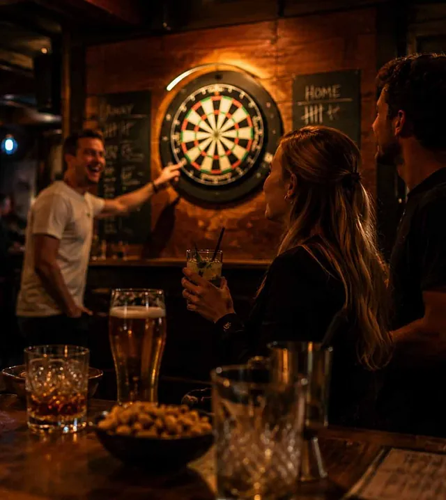 Dart spielen in der Bar